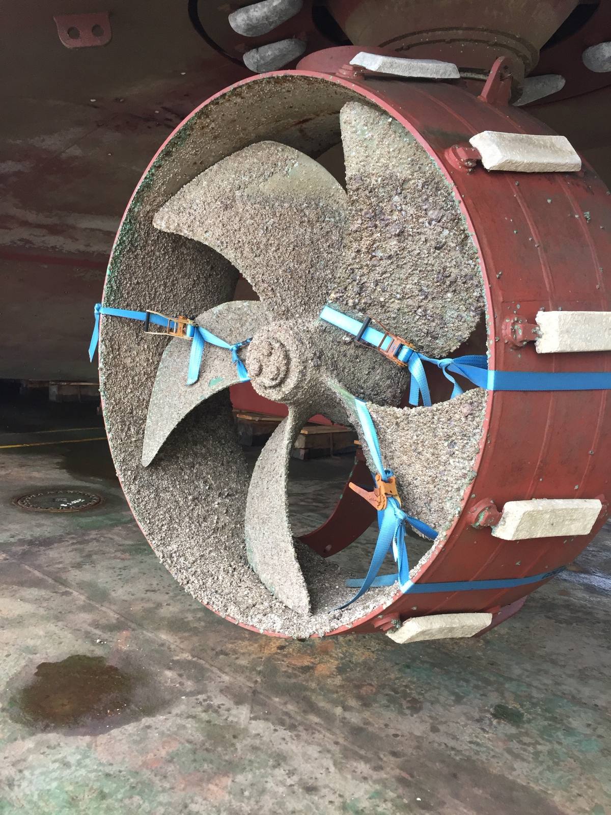Thruster inspection in dry dock